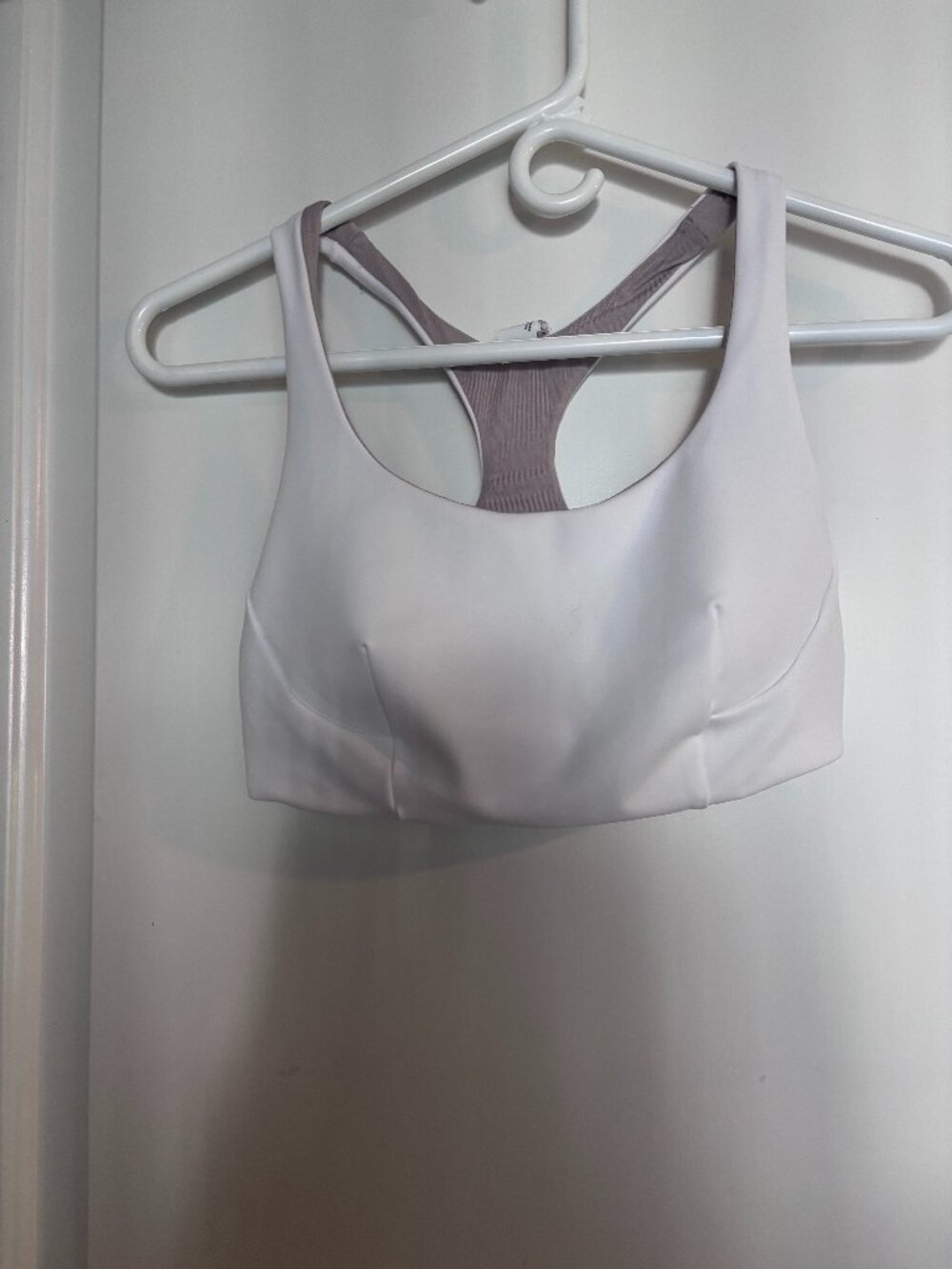 Pre-worn MINT Lululemon Women's Size 8 White Sports Bra